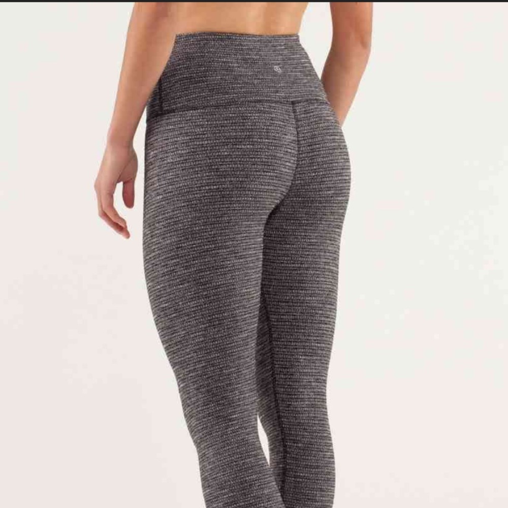 Lululemon Athletica womans athletic yoga dark grey stretch wonder under legging